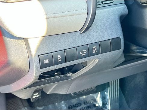 Used 2019 Toyota Camry SE FWD image 10