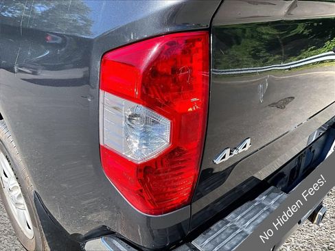 Used 2018 Toyota Tundra SR5 w/ SR5 Upgrade Package AWD/4WD image 24
