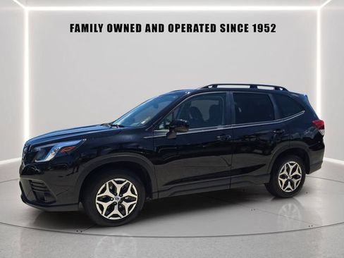 Certified 2023 Subaru Forester Premium AWD/4WD image 1