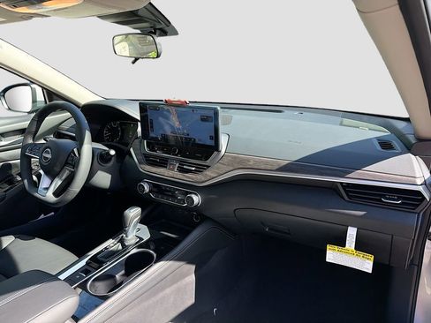 New 2025 Nissan Altima 2.5 SL image 32