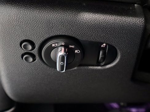 Used 2019 MINI Cooper 4-Door Hardtop w/ Signature Upholstery Package image 29