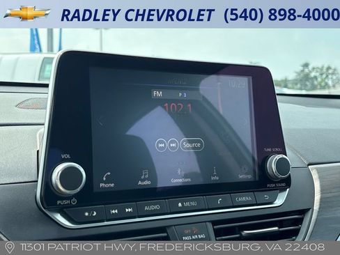 Used 2025 Nissan Altima 2.5 SV FWD image 8