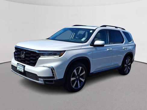 Certified 2023 Honda Pilot Touring image 5