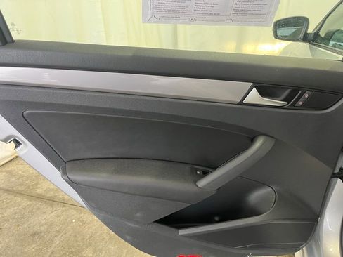 Used 2015 Volkswagen Passat 1.8T Wolfsburg Edition image 21