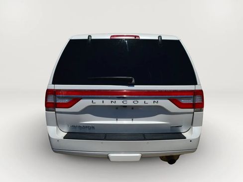 Used 2015 Lincoln Navigator 4WD image 7