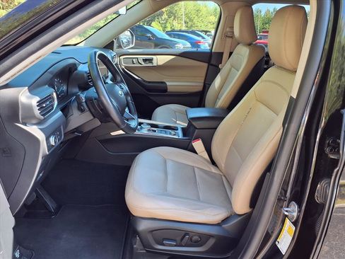 Used 2020 Ford Explorer XLT w/ Equipment Group 202A image 12