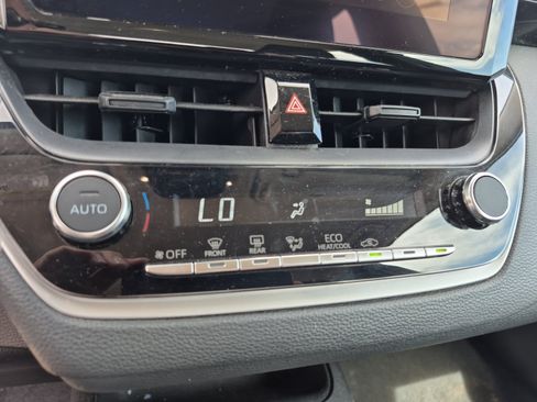Used 2025 Toyota Corolla LE FWD image 32
