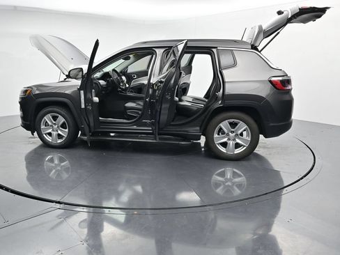 Used 2022 Jeep Compass Latitude FWD image 43