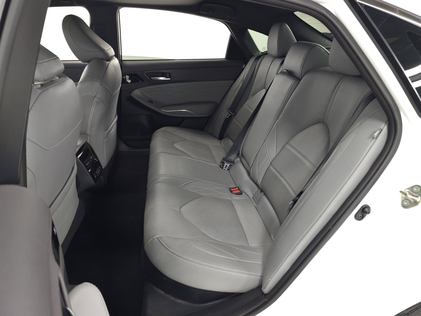 Used 2020 Toyota Avalon Limited w/ All Weather Liner Package FWD image 31