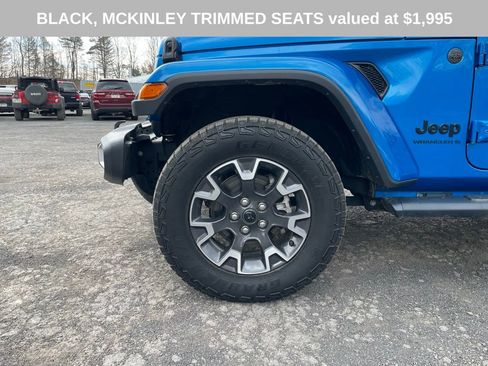 Used 2025 Jeep Wrangler Unlimited Sahara w/ Dual Top Group AWD/4WD image 5
