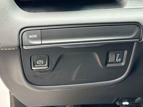 Used 2023 Cadillac Escalade Luxury image 11