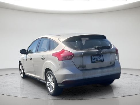Used 2018 Ford Focus SE w/ Cold Weather Package FWD image 5
