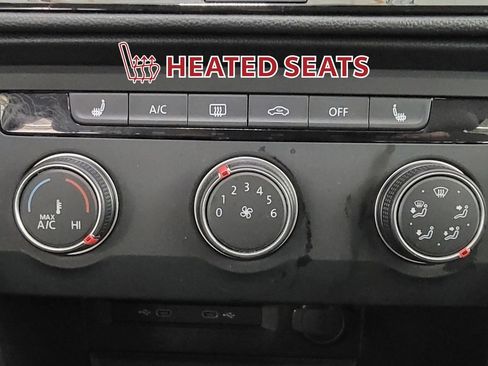 Used 2022 Volkswagen Taos SE image 24