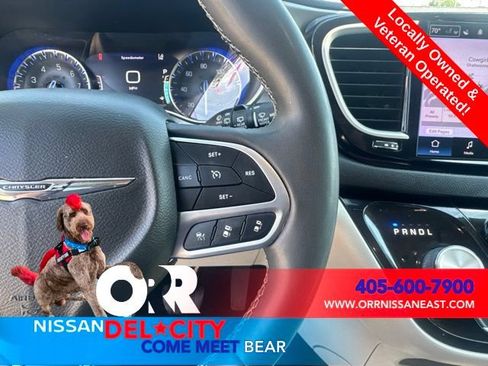 Used 2022 Chrysler Pacifica Touring-L FWD image 19