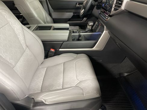 Used 2024 Toyota Tundra Limited image 35