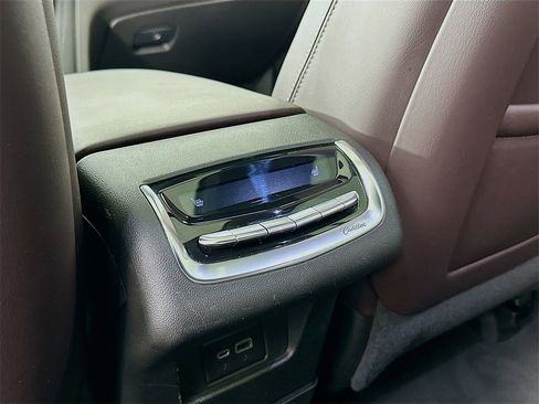 Used 2022 Cadillac XT6 Premium Luxury image 26