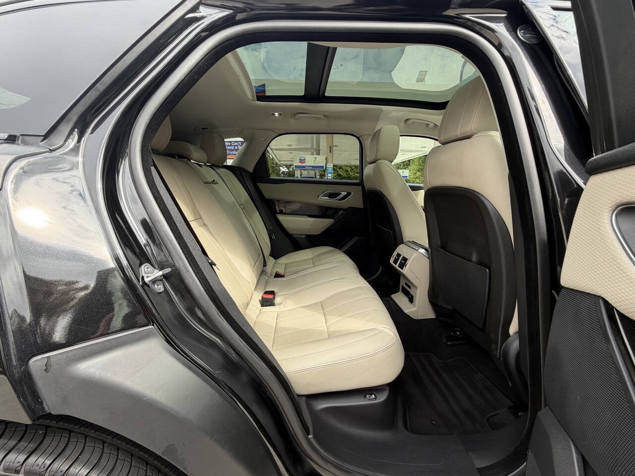 Used 2018 Land Rover Range Rover Velar S AWD/4WD image 9