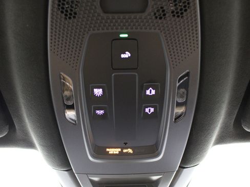 Used 2025 Porsche Cayenne Turbo AWD/4WD image 22
