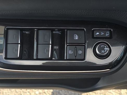 Used 2026 Toyota Crown Limited w/ Advanced Technology Package image 27