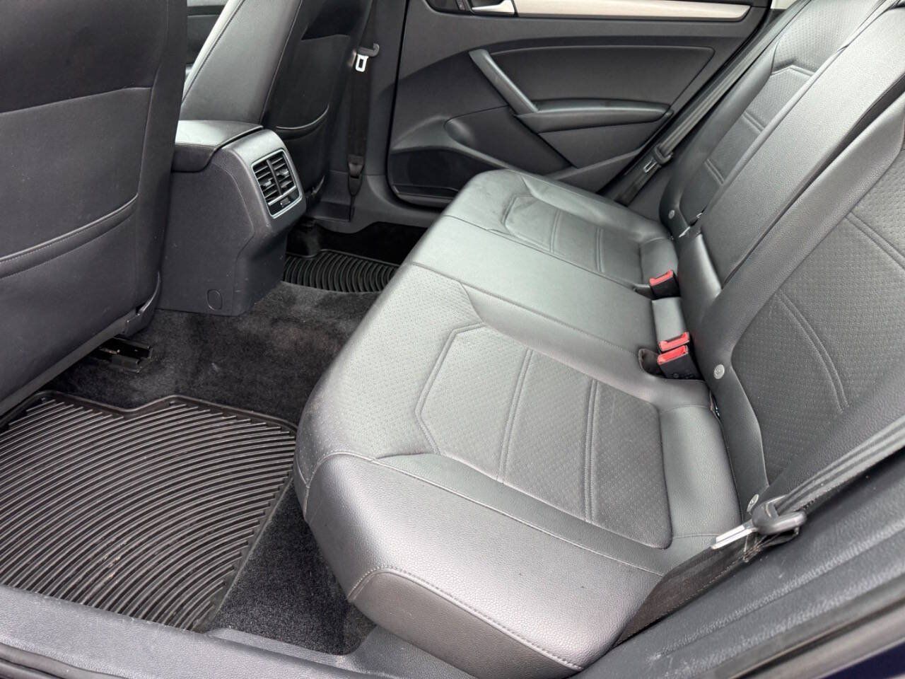 Used 2015 Volkswagen Passat TDI SE FWD image 19