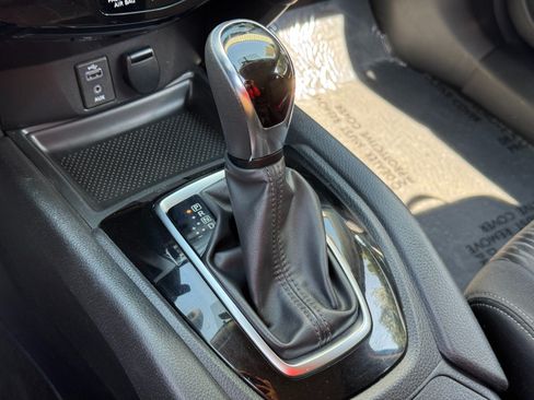 Used 2017 Nissan Rogue S AWD/4WD image 28