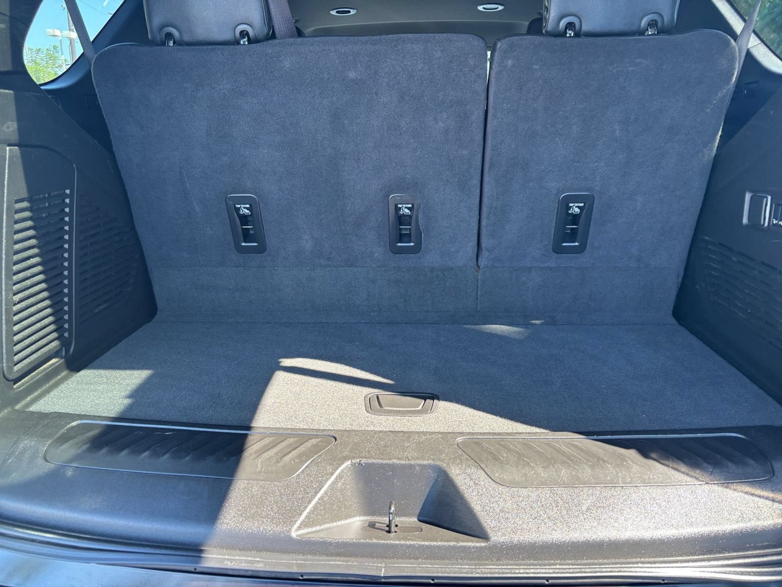 Used 2024 Chevrolet Tahoe LT w/ Luxury Package RWD image 33