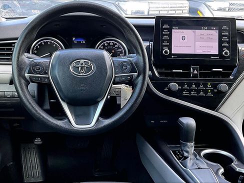 Used 2021 Toyota Camry LE image 5