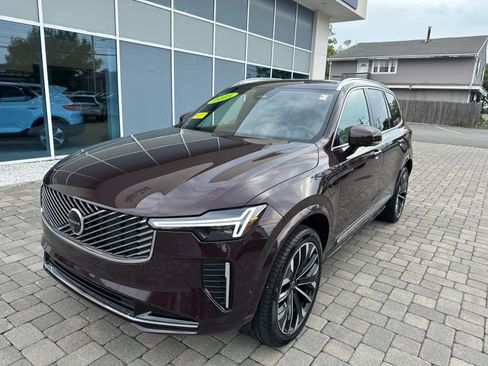 Used 2025 Volvo XC90 T8 Plus AWD/4WD image 2