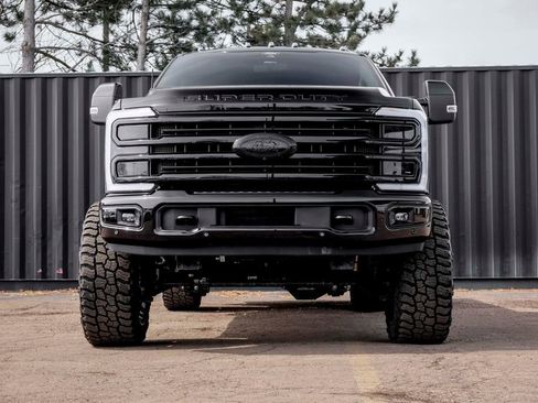 Used 2025 Ford F250 Platinum w/ Platinum Plus Package image 2