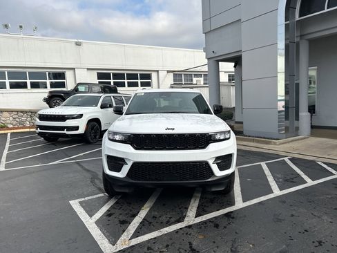 New 2025 Jeep Grand Cherokee image 7