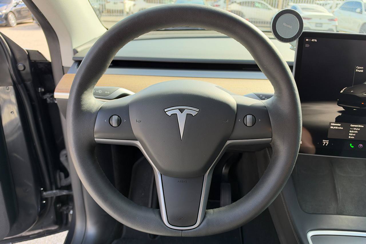 Used 2024 Tesla Model Y Long Range AWD/4WD image 11