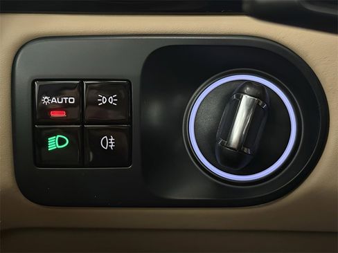 Used 2019 Porsche Cayenne S image 17