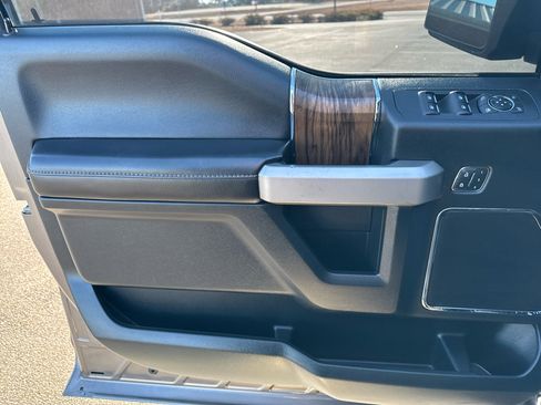 Used 2019 Ford F150 Lariat w/ Trailer Tow Package image 22