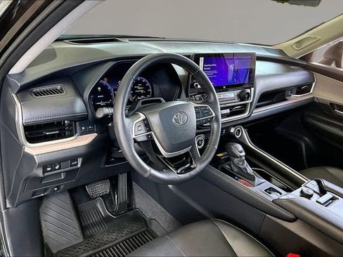 Used 2024 Toyota Grand Highlander AWD image 14