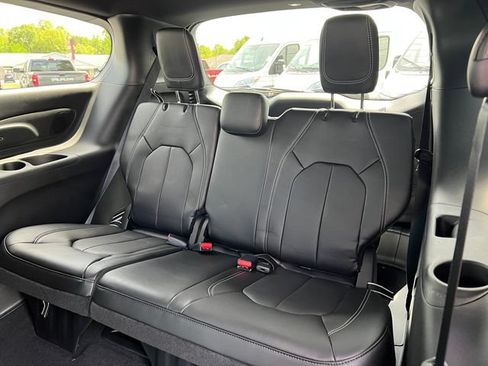New 2027 Chrysler Pacifica Select w/ Family Tech Group AWD/4WD image 7