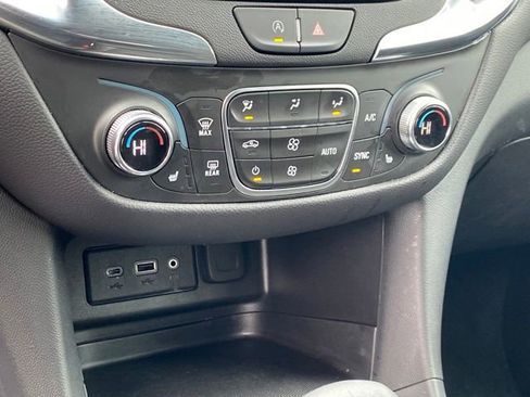 Certified 2024 Chevrolet Equinox LT FWD image 11