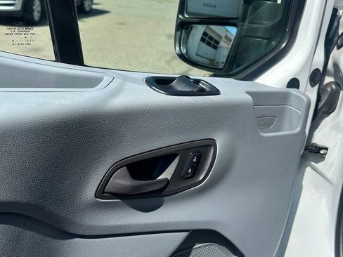 Used 2017 Ford Transit 250 148 Medium Roof RWD image 9