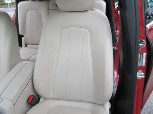 Used 2022 Mercedes-Benz GLB 250 4MATIC image 8