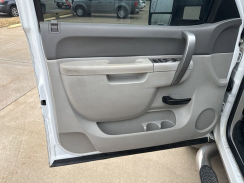 Used 2014 Chevrolet Silverado 2500 LT w/ Interior Plus Package image 6