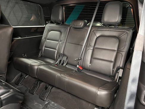 Used 2018 Lincoln Navigator Reserve w/ Technology Package image 16