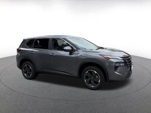Used 2025 Nissan Rogue SV FWD image 2
