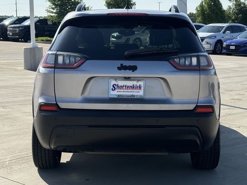 Used 2021 Jeep Cherokee Latitude Plus FWD image 5