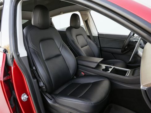 Used 2021 Tesla Model Y Long Range image 19