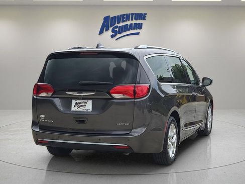Used 2020 Chrysler Pacifica Limited FWD image 6
