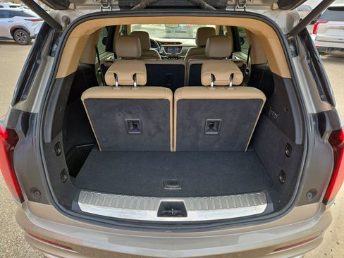 Used 2022 Cadillac XT6 Premium Luxury w/ Platinum Package image 12