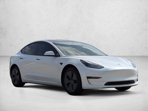 Used 2023 Tesla Model 3 Standard Range image 3