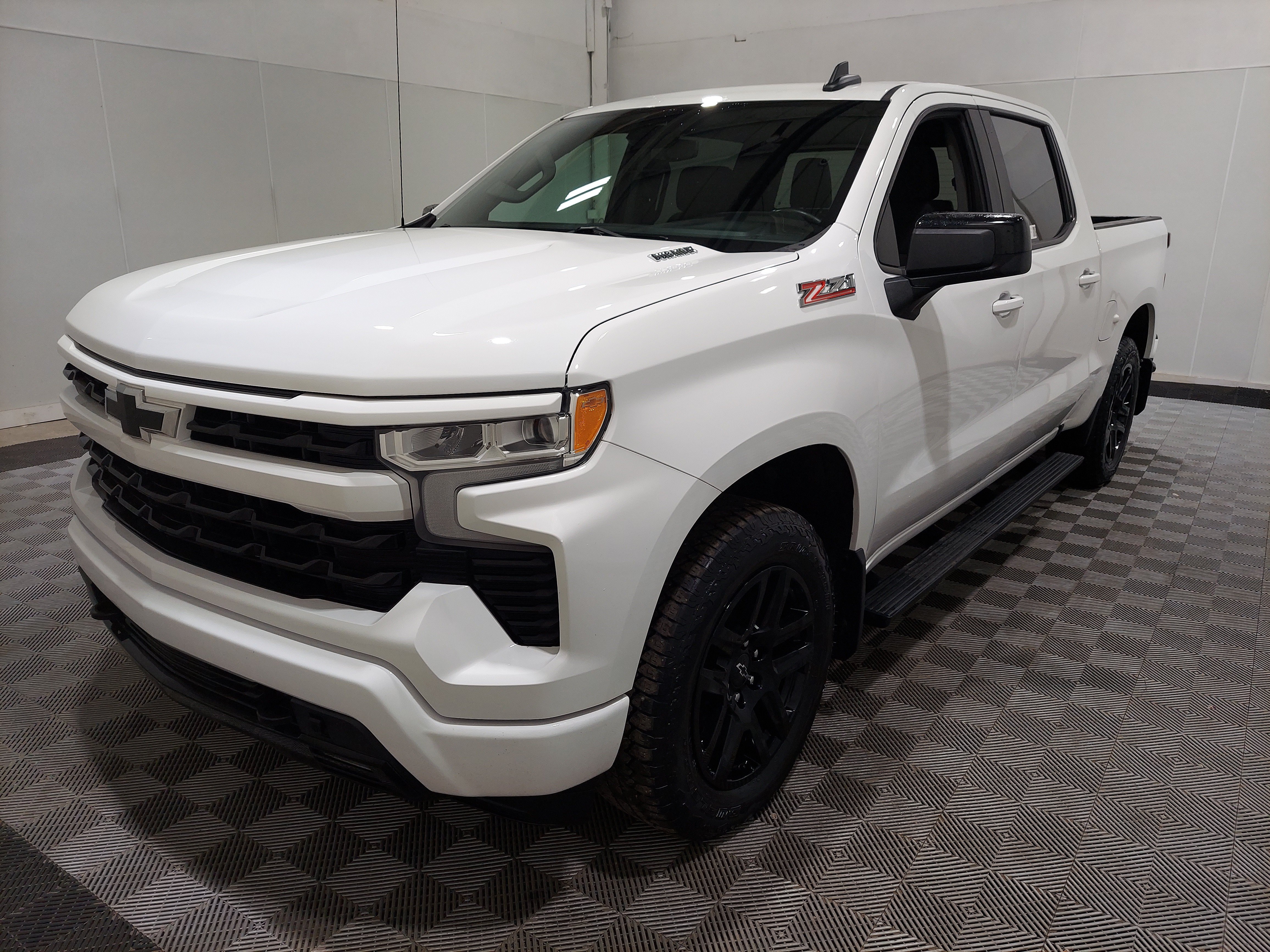 Used 2024 Chevrolet Silverado 1500 RST AWD/4WD image 1