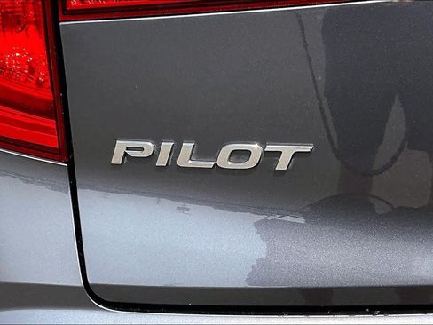 Used 2017 Honda Pilot Touring image 9