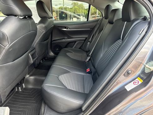Used 2019 Toyota Camry SE FWD image 21