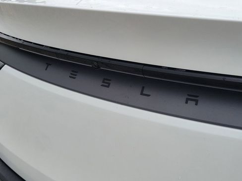 Used 2026 Tesla Model Y 2WD image 7